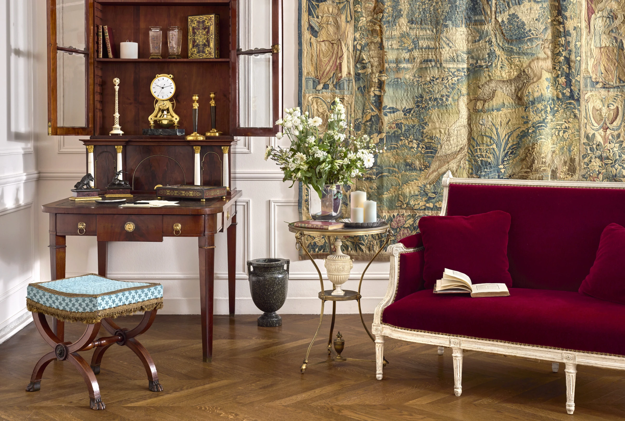 An auction room viewed from above before bidding begins.