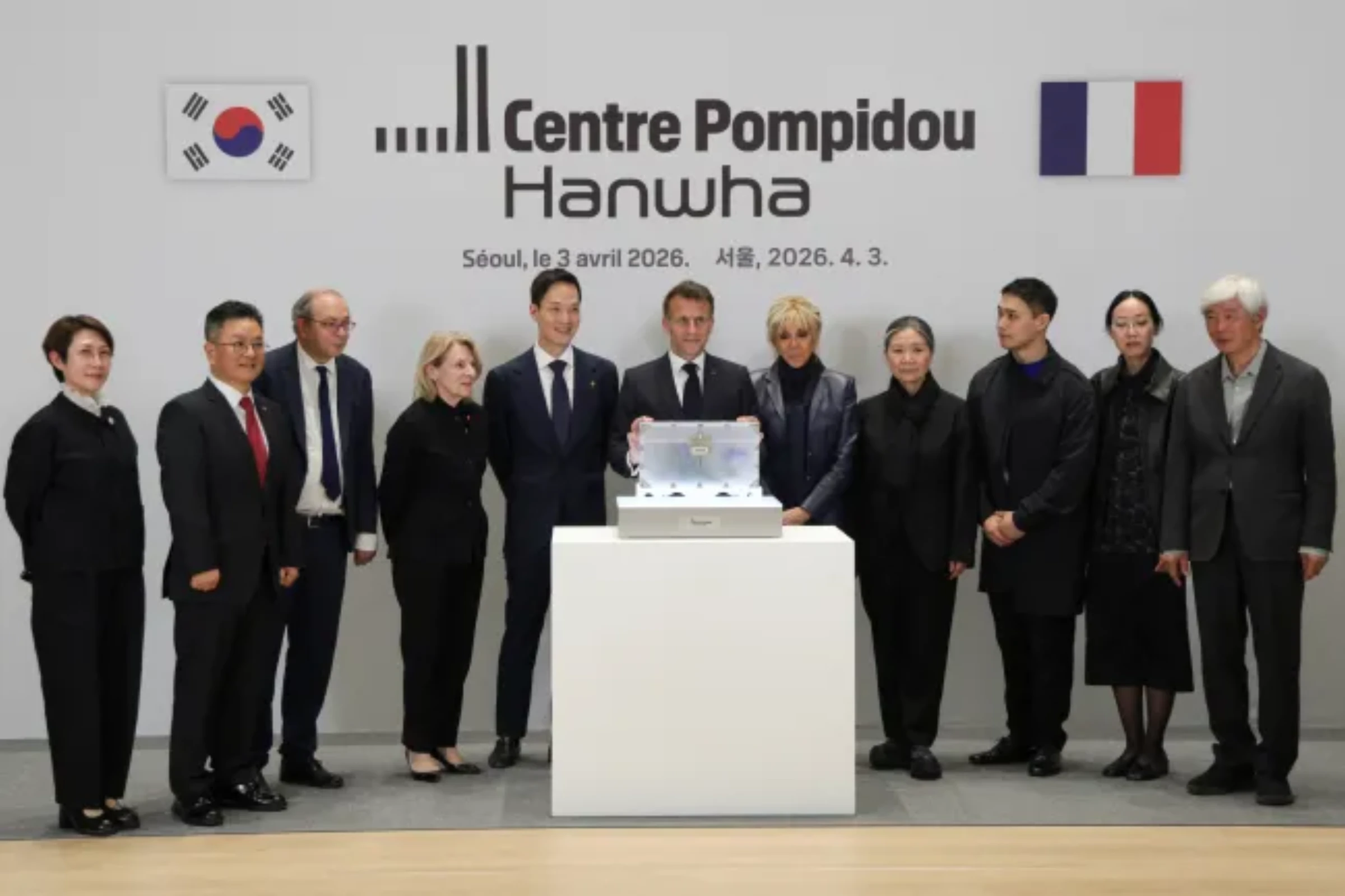 The inauguration of the Centre Pompidou Hanwha in Seoul with French and South Korean officials.
